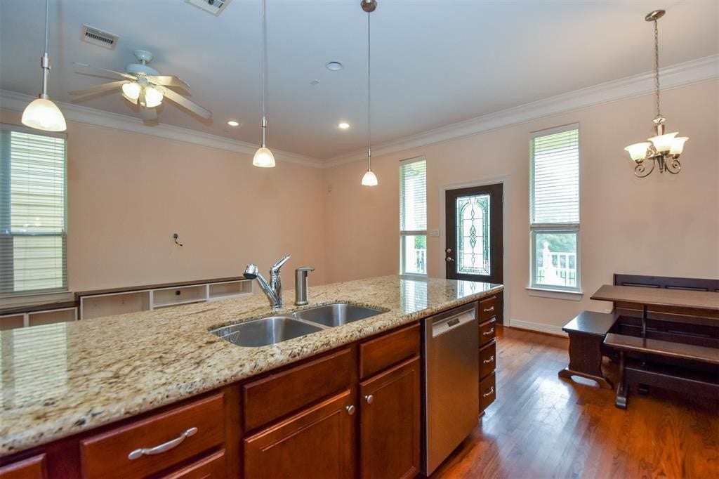 815 Garden Rose Lane, Houston, TX 77018 815 Garden Rose Lane, Houston, TX 77018