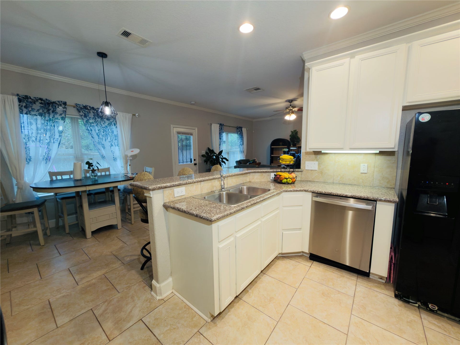 6719 Radcliffe Street, Houston, TX 77091 6719 Radcliffe Street, Houston, TX 77091