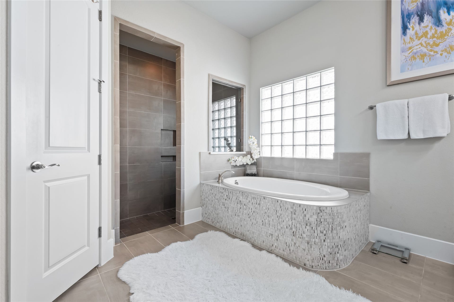 5014 Galahad Court, Missouri City, TX 77459 Primary bath w/ separate shower and tub