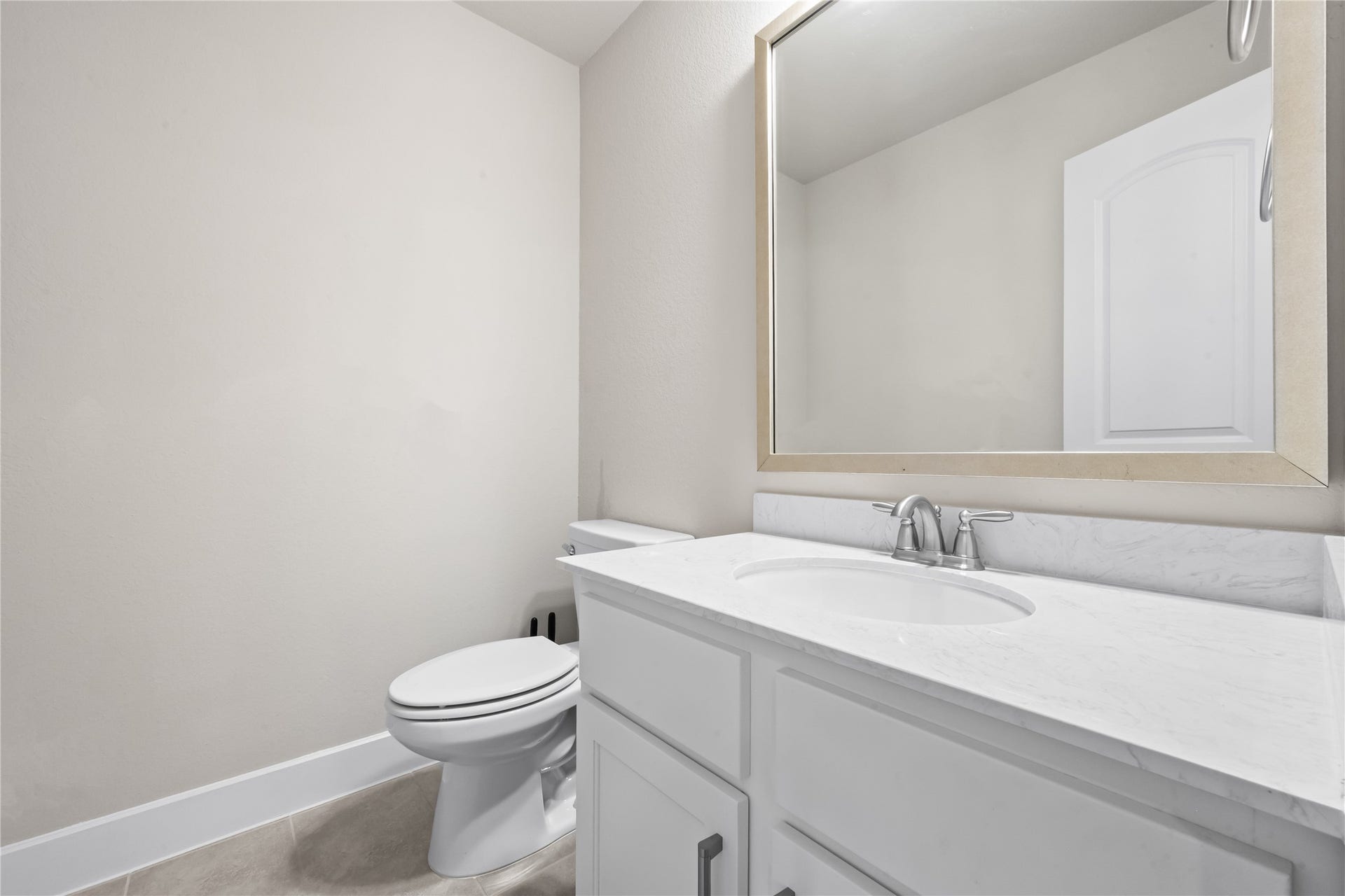 5014 Galahad Court, Missouri City, TX 77459 Half bath (upstairs)