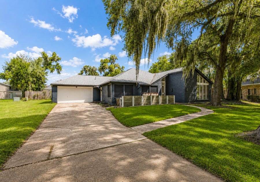 Property photo for 14 Seminole Lane, West Columbia, TX
