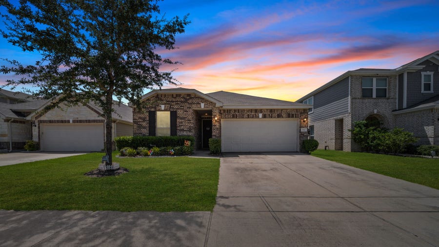 Property photo for 2515 Hawthorn Park Court, Houston, TX