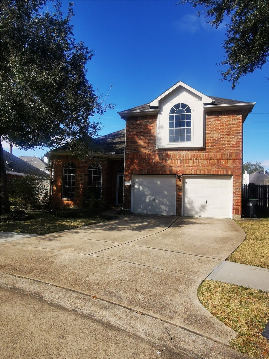 Property photo for 802 Portsmouth Drive, Pearland, TX