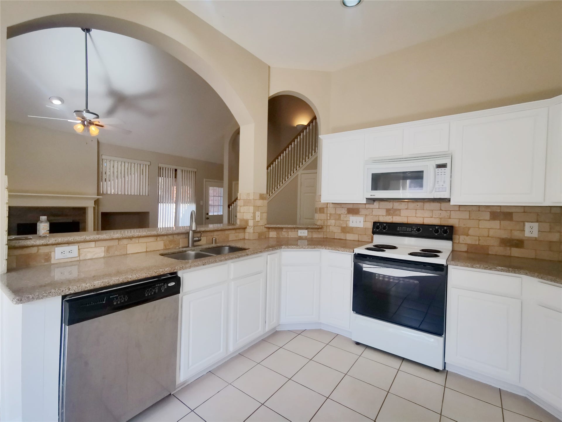 802 Portsmouth Drive, Pearland, TX 77584 802 Portsmouth Drive, Pearland, TX 77584
