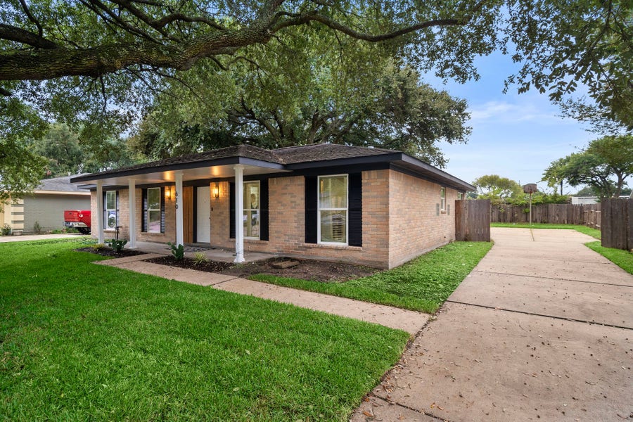 Property photo for 610 Acapulco Village Drive, Humble, TX
