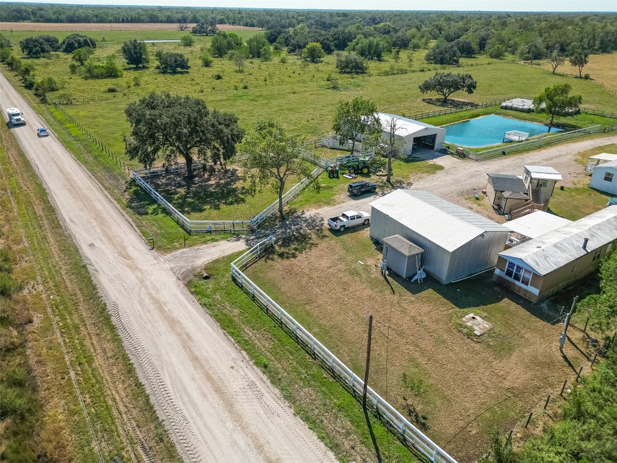 Property photo for 16631 Baker CR 522 Road, Guy, TX