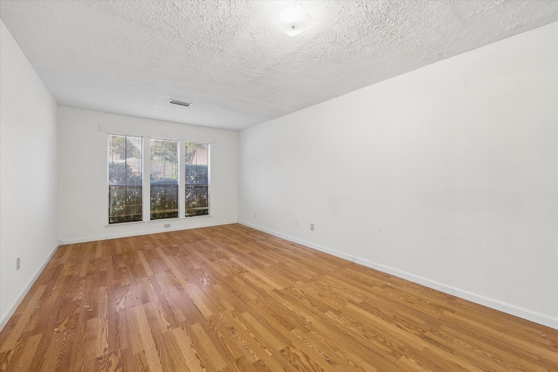10334 Sageglow Drive, Houston, TX 77089 10334 Sageglow Drive, Houston, TX 77089