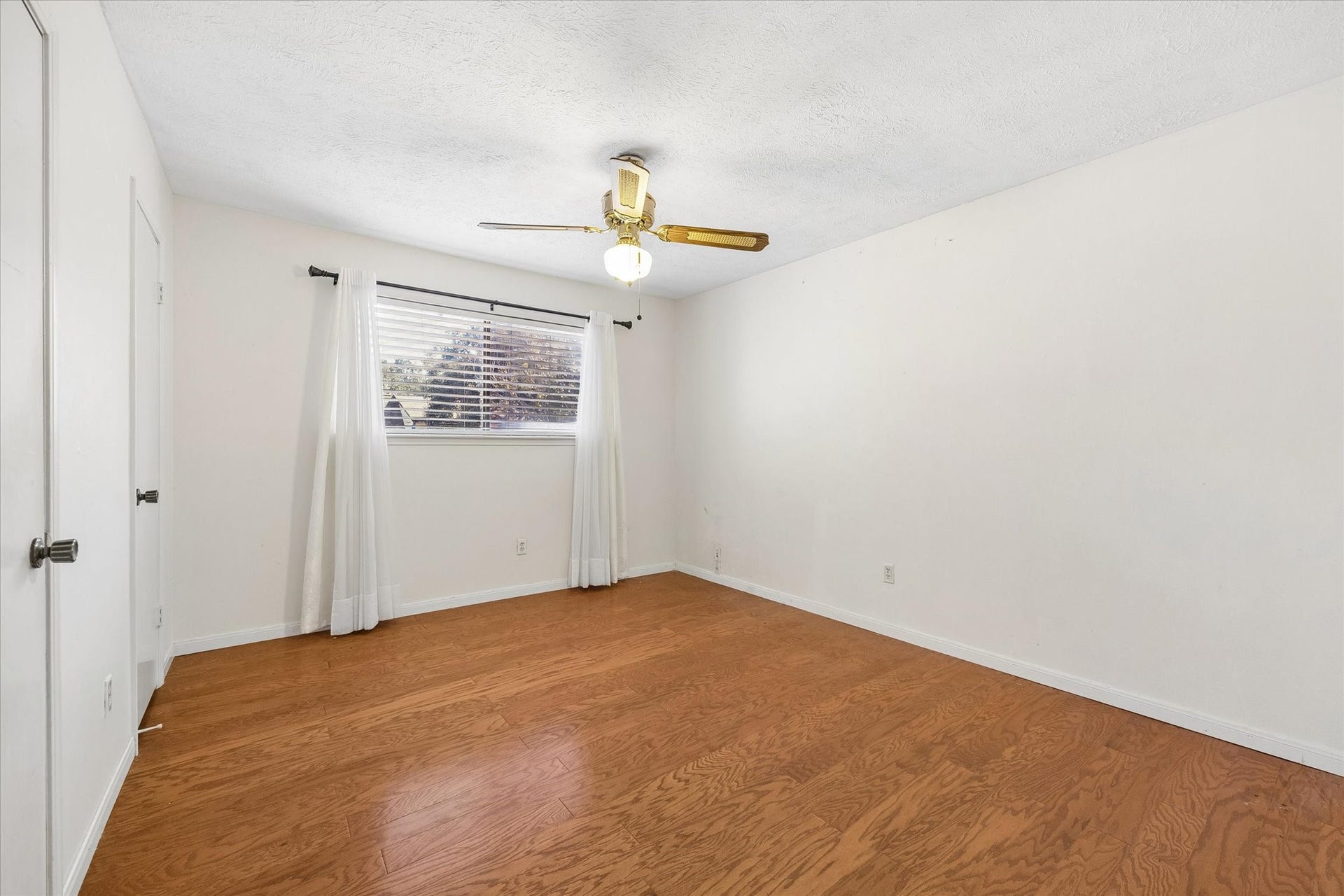10334 Sageglow Drive, Houston, TX 77089 10334 Sageglow Drive, Houston, TX 77089