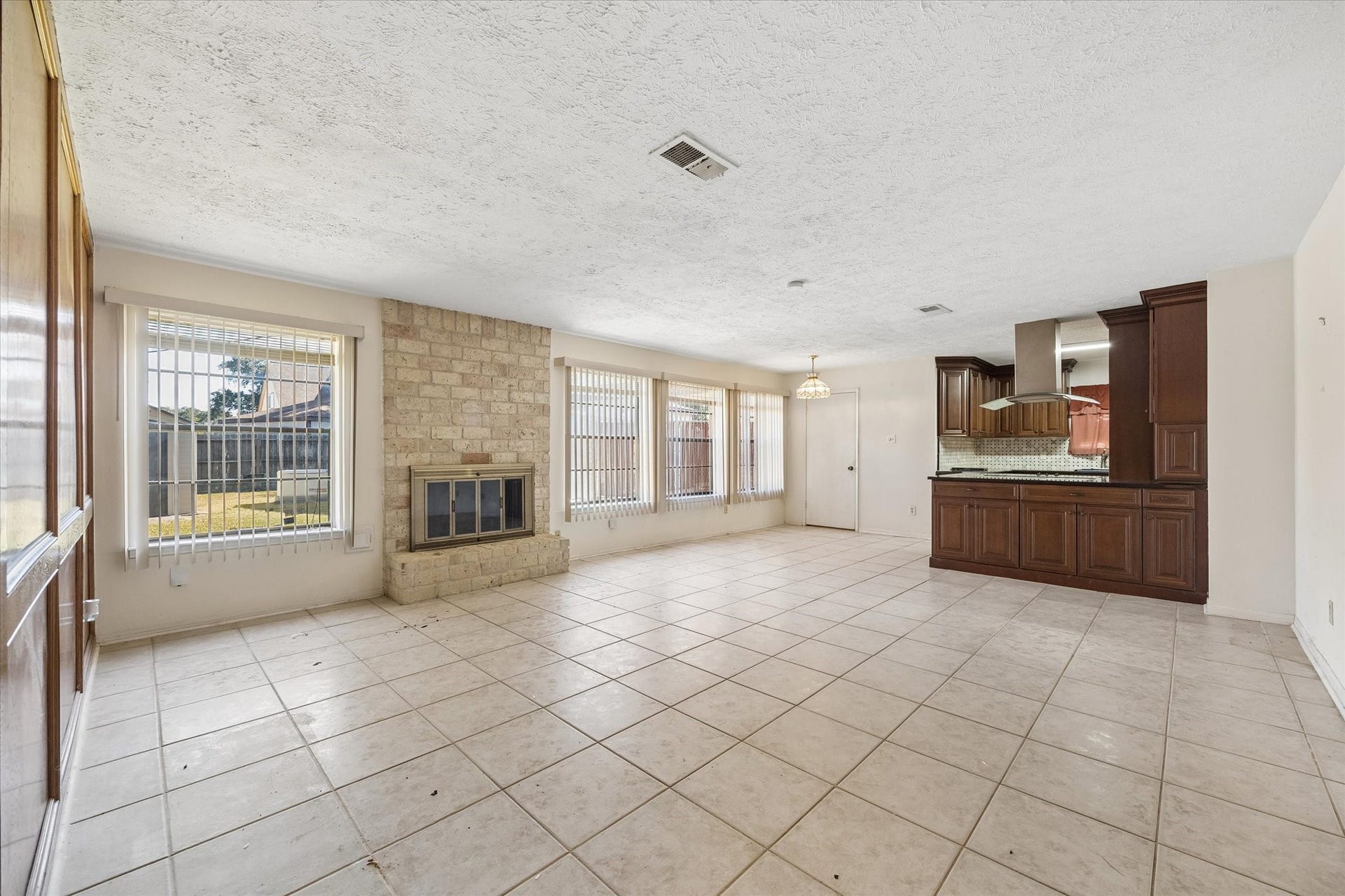 10334 Sageglow Drive, Houston, TX 77089 10334 Sageglow Drive, Houston, TX 77089