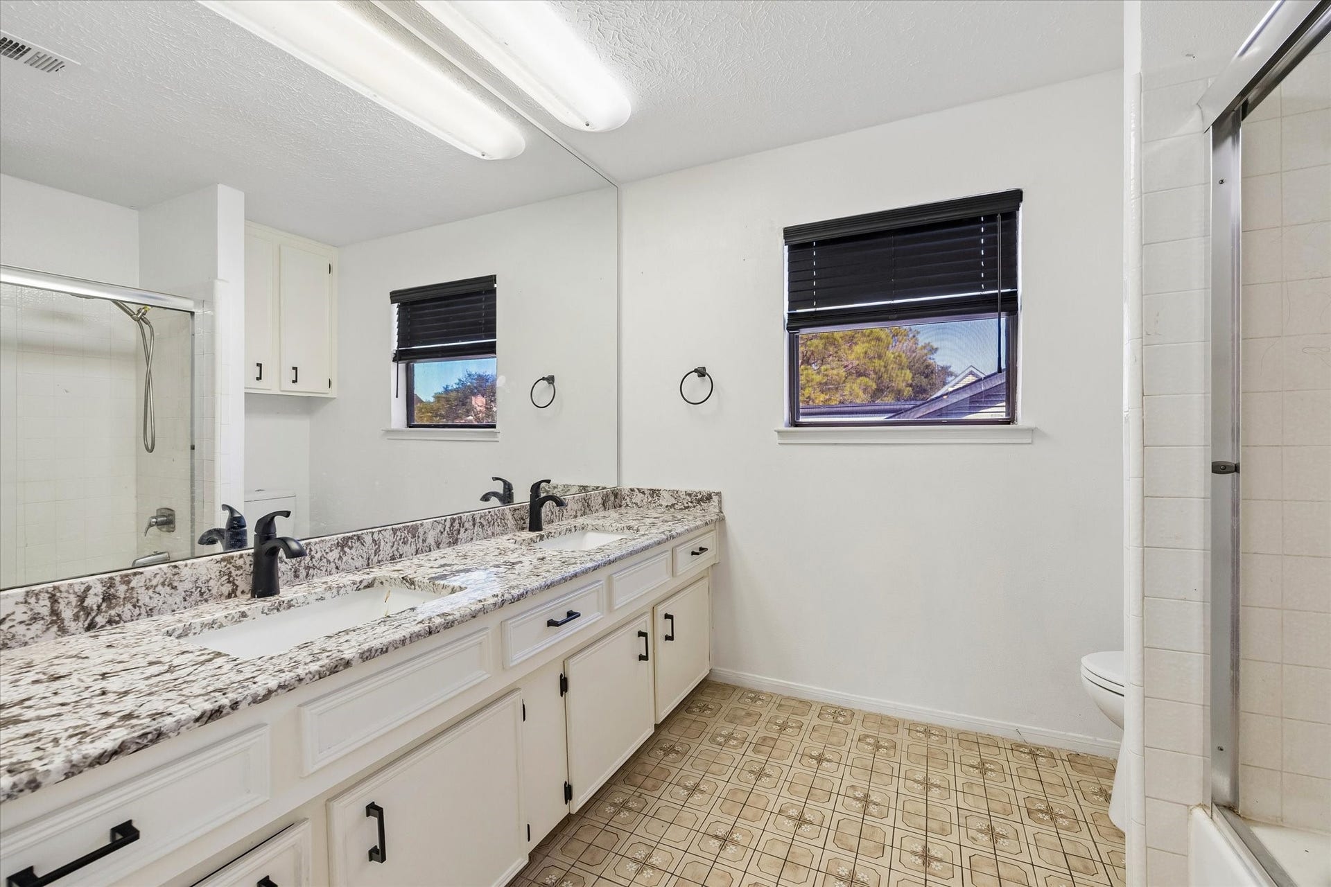 10334 Sageglow Drive, Houston, TX 77089 10334 Sageglow Drive, Houston, TX 77089