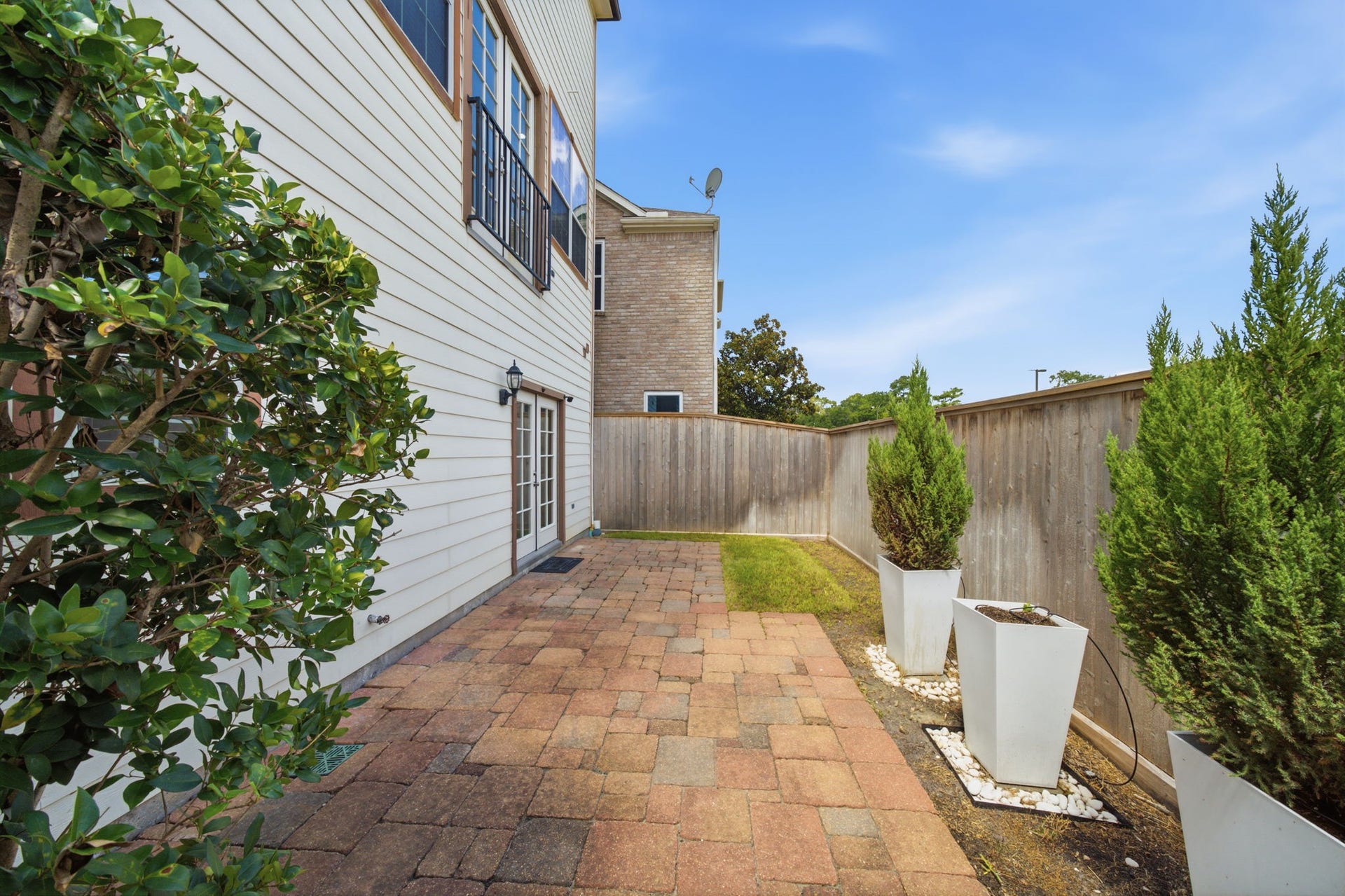 11110 Sherwood Forest Glen Drive, Houston, TX 77043 Backyard Patio.