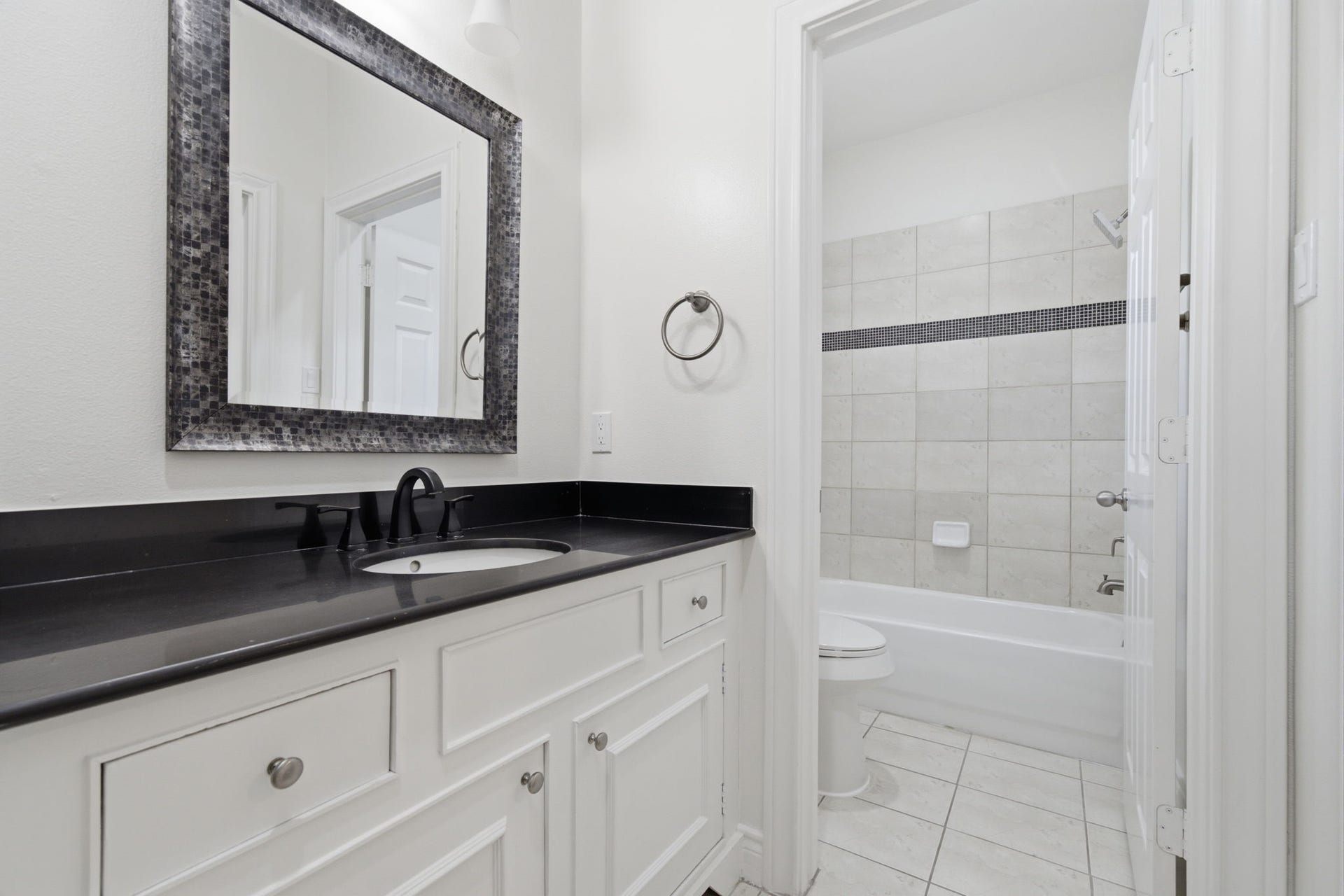 11110 Sherwood Forest Glen Drive, Houston, TX 77043 Secondary bedroom bathroom.