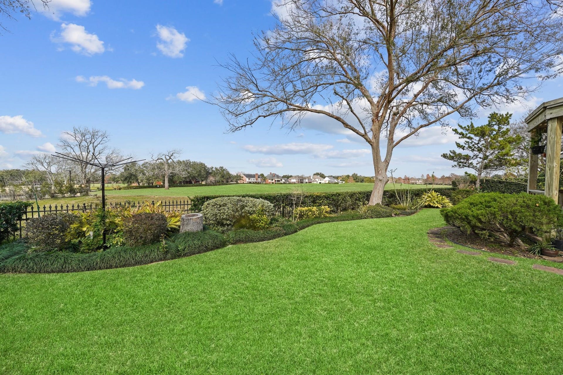 25 The Oval Street, Sugar Land, TX 77479 25 The Oval Street, Sugar Land, TX 77479