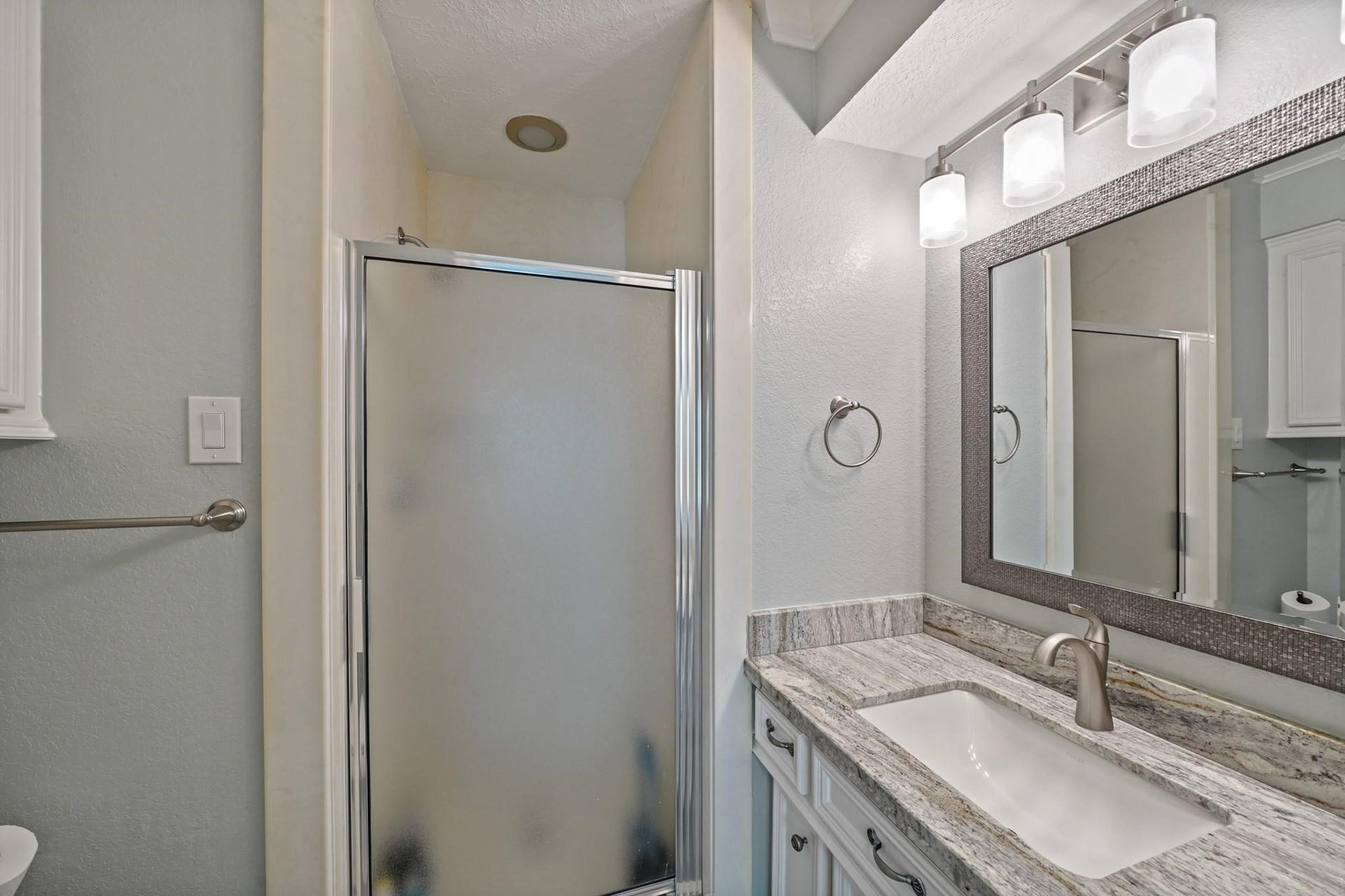 25 The Oval Street, Sugar Land, TX 77479 25 The Oval Street, Sugar Land, TX 77479