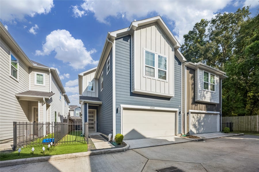 Property photo for 1209 W Tidwell Road, Houston, TX