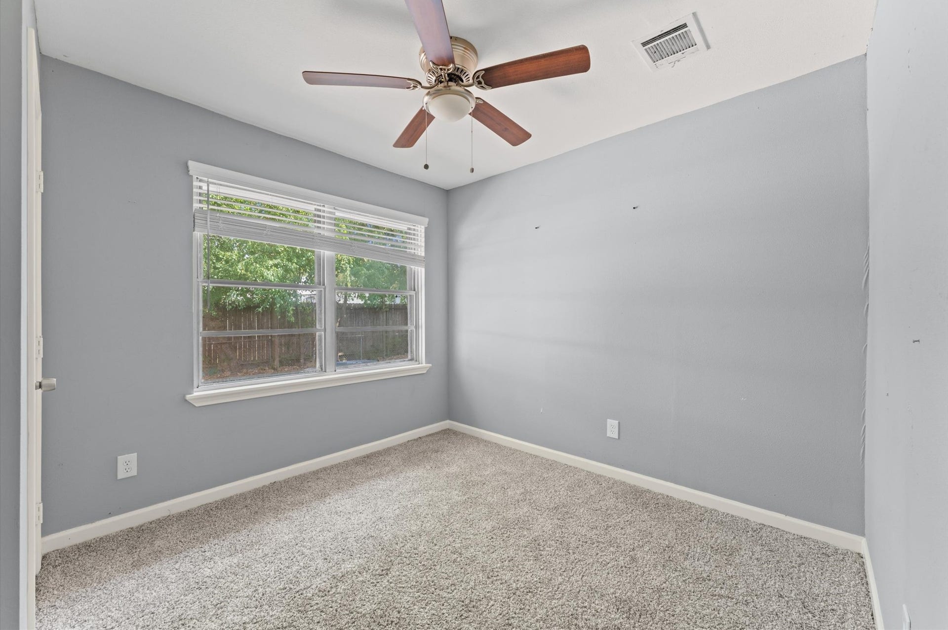 121 Bluebird Lane, Pasadena, TX 77502 121 Bluebird Lane, Pasadena, TX 77502