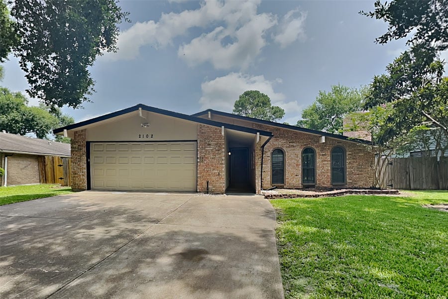 Property photo for 2102 Turtle Creek Drive, Missouri City, TX