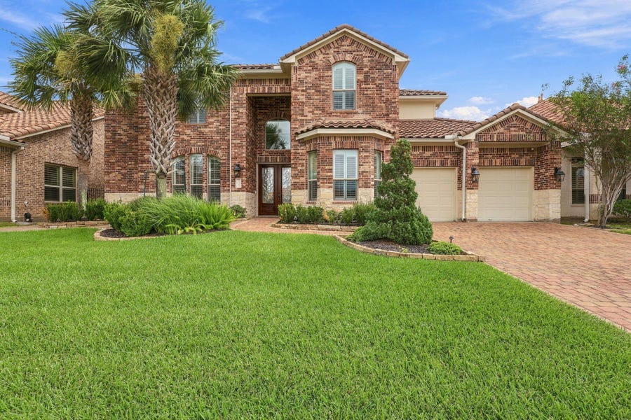 Property photo for 18415 Windsor Lakes Drive, Houston, TX
