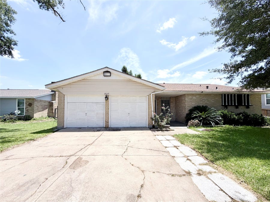 Property photo for 527 Slumberwood Dr, Houston, TX