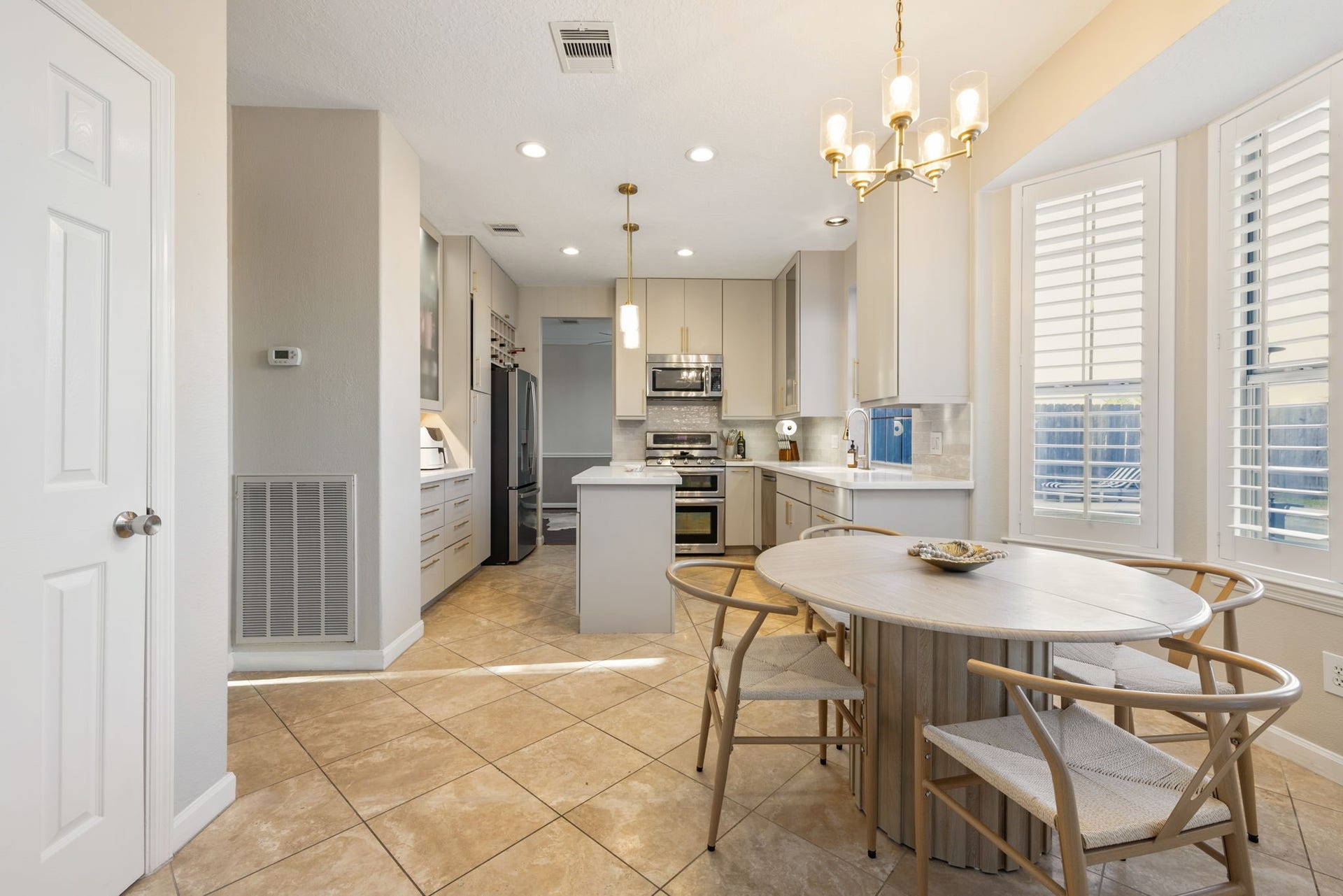 236 Sunset Ridge Drive, League City, TX 77573 A thoughtfully designed kitchen and breakfast area with generous counter space and effortless flow.