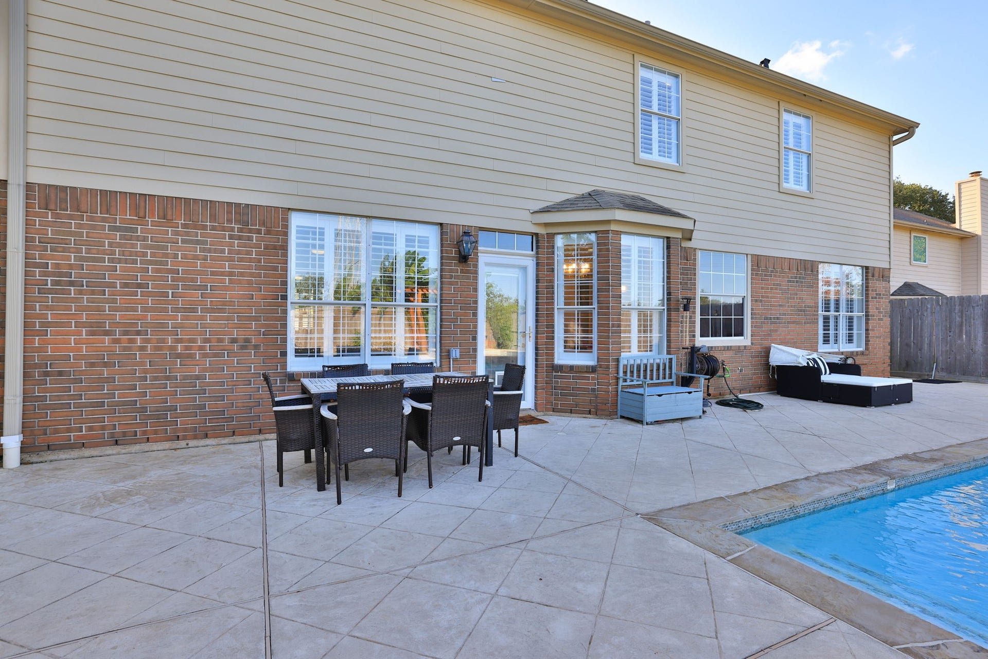 236 Sunset Ridge Drive, League City, TX 77573 Expansive patio offers plenty of room for outdoor dining, lounging, ad entertaining alongside the sparkling pool.