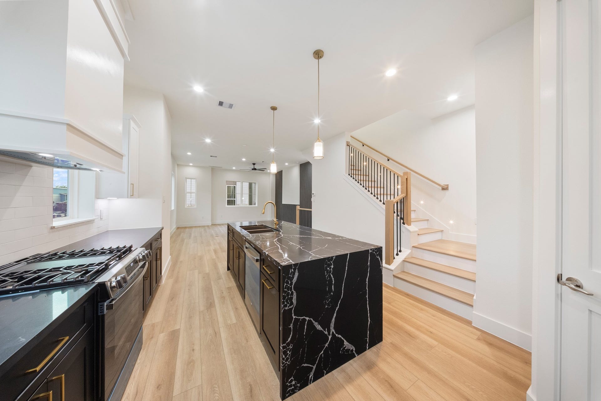 1126 Weiss Street, Houston, TX 77009 1126 Weiss Street, Houston, TX 77009