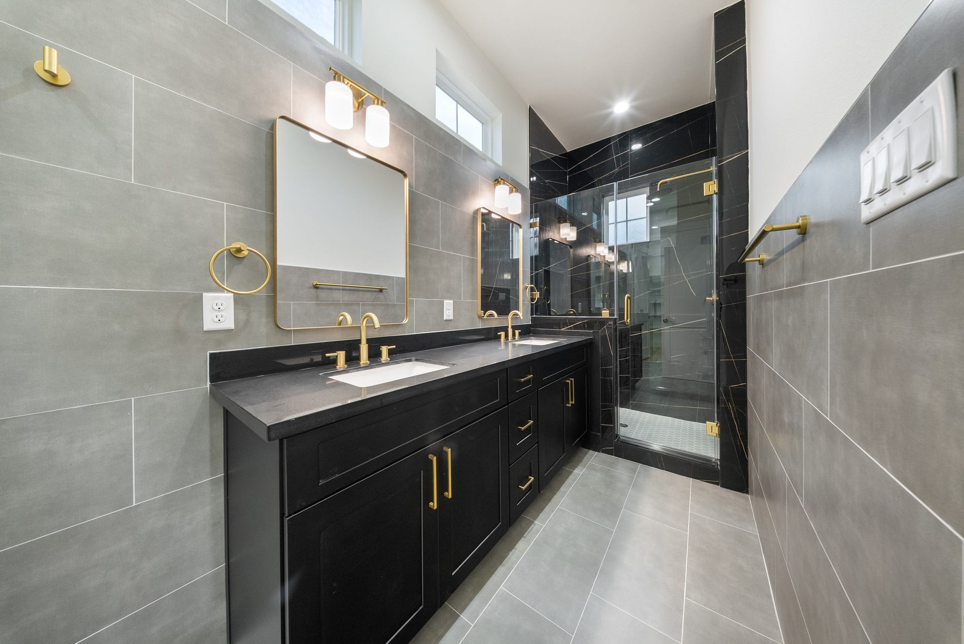 1126 Weiss Street, Houston, TX 77009 Primary Bath