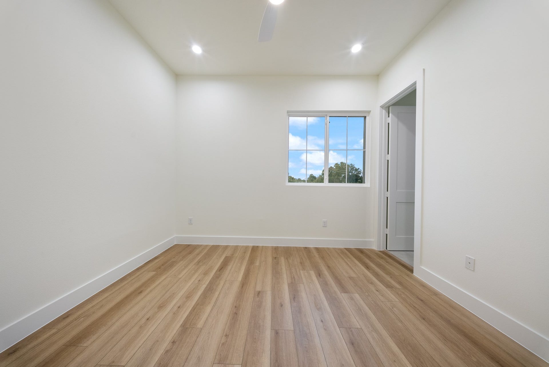 1126 Weiss Street, Houston, TX 77009 Secondary bedroom in third story