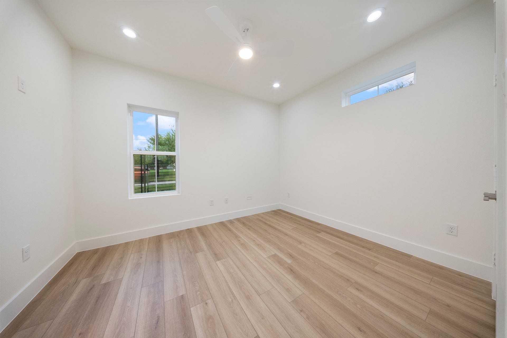 1126 Weiss Street, Houston, TX 77009 Dowsntairs flex room