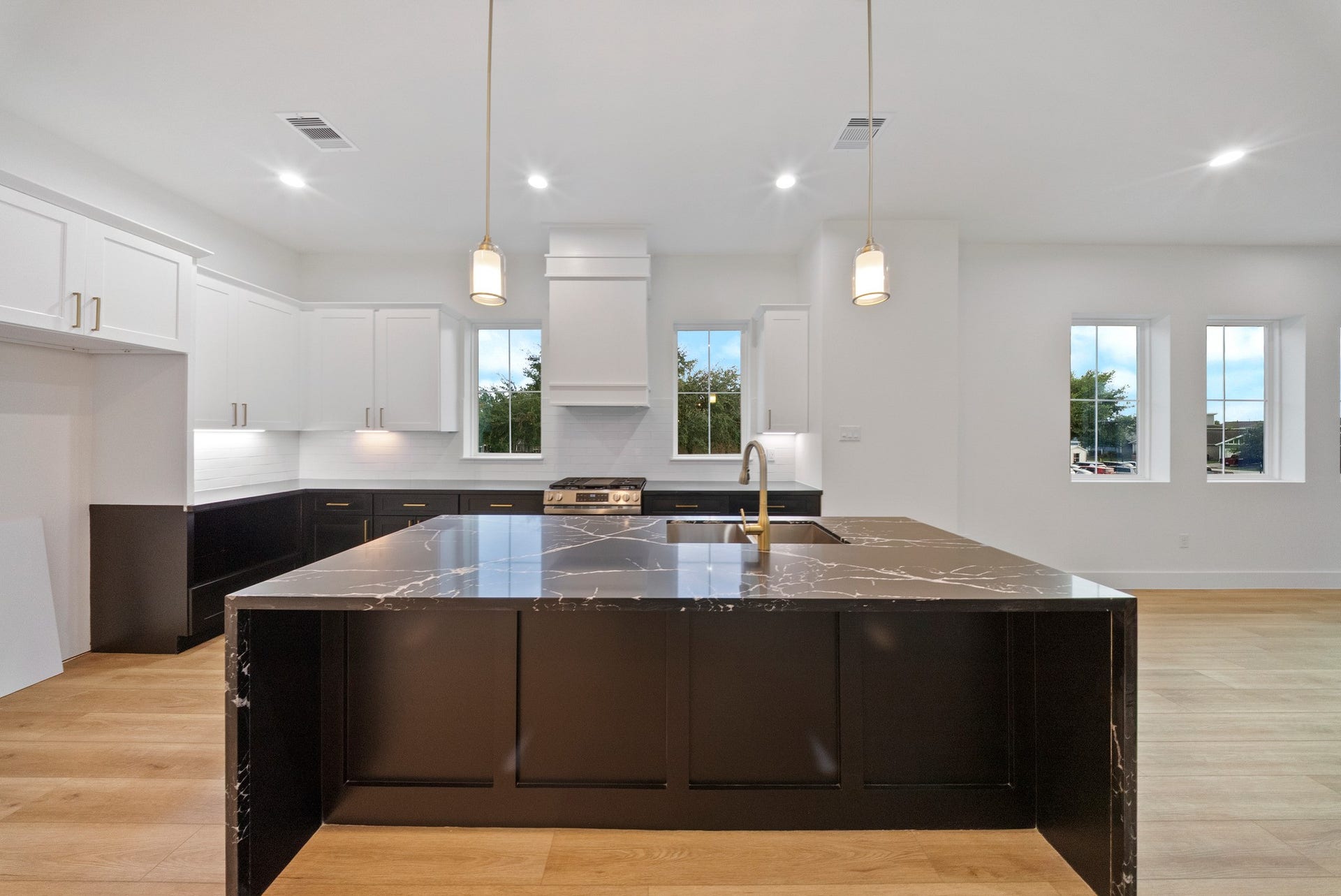 1126 Weiss Street, Houston, TX 77009 1126 Weiss Street, Houston, TX 77009