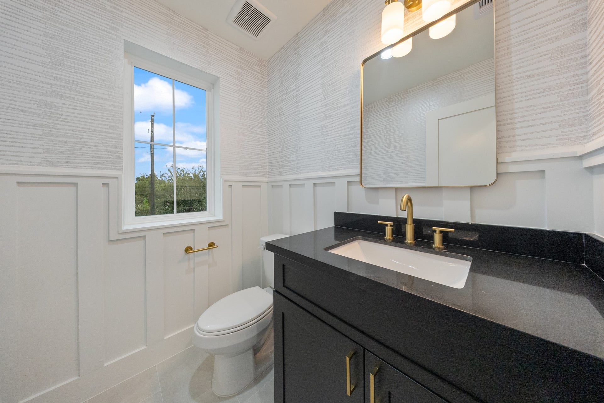 1126 Weiss Street, Houston, TX 77009 powder bath in second story