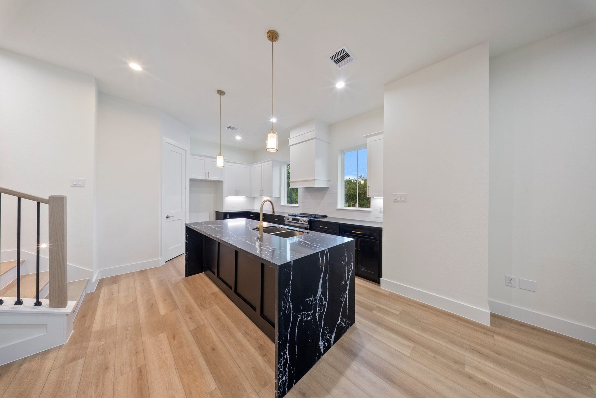 1126 Weiss Street, Houston, TX 77009 1126 Weiss Street, Houston, TX 77009