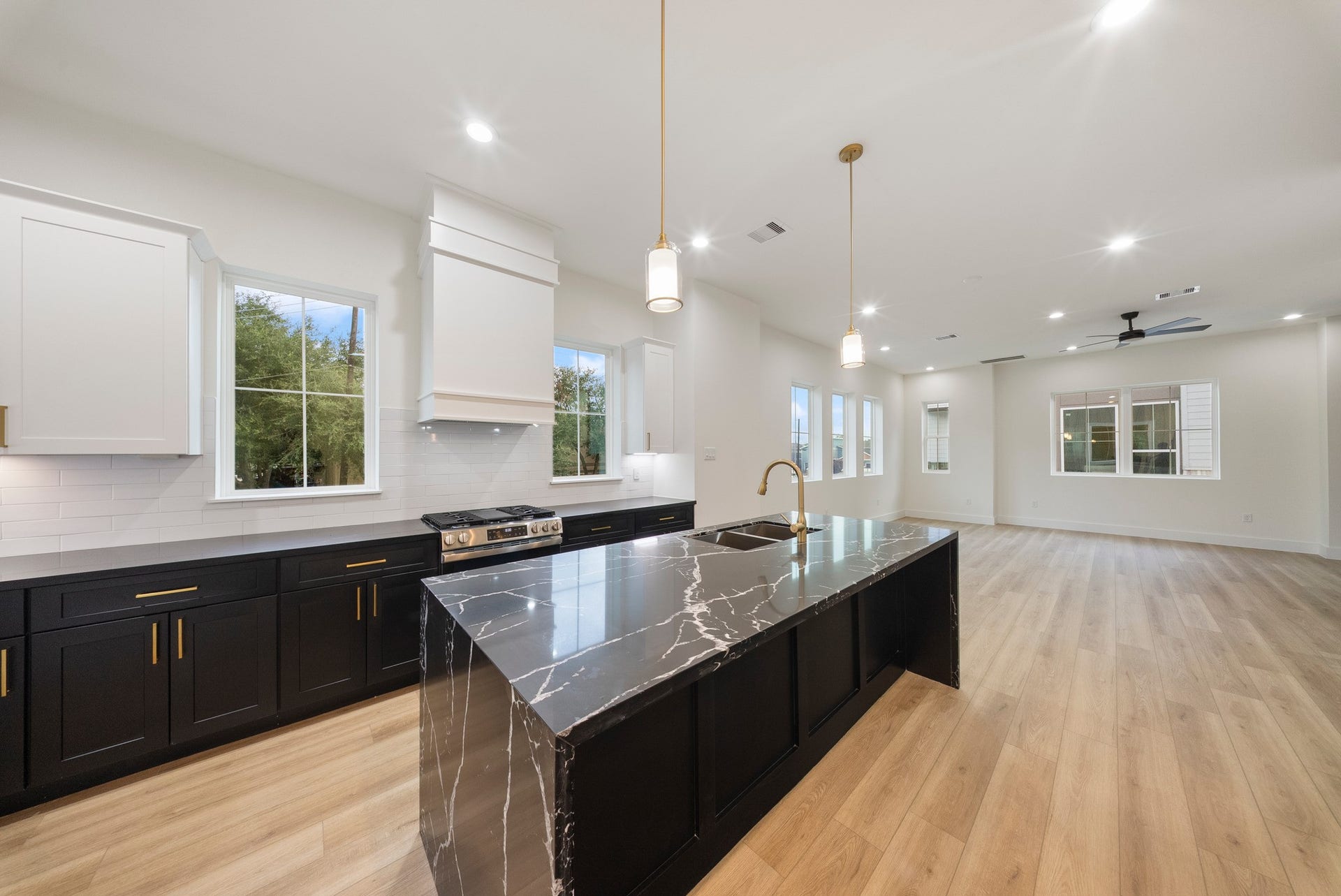 1126 Weiss Street, Houston, TX 77009 1126 Weiss Street, Houston, TX 77009