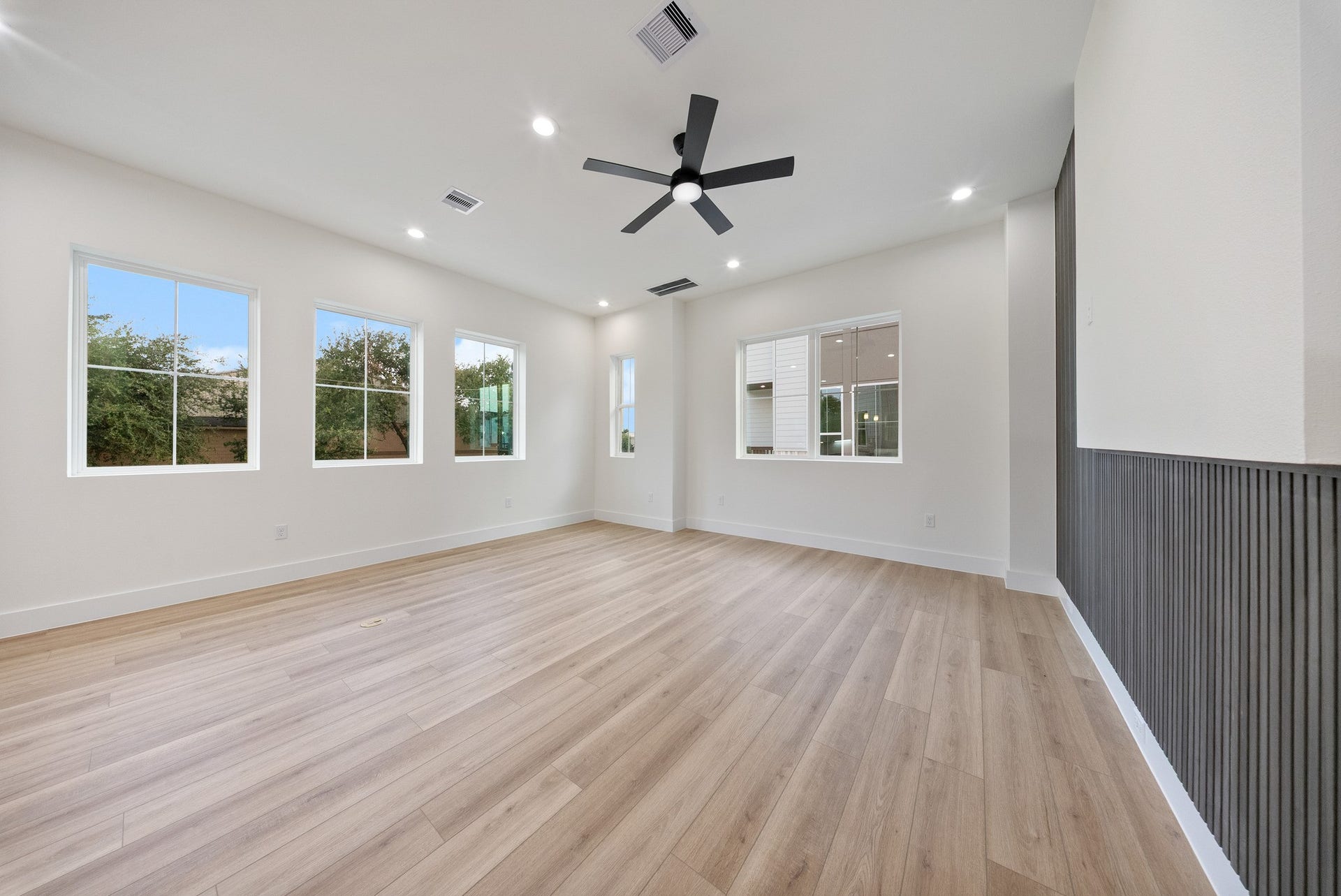 1126 Weiss Street, Houston, TX 77009 Unstaged view of the living area