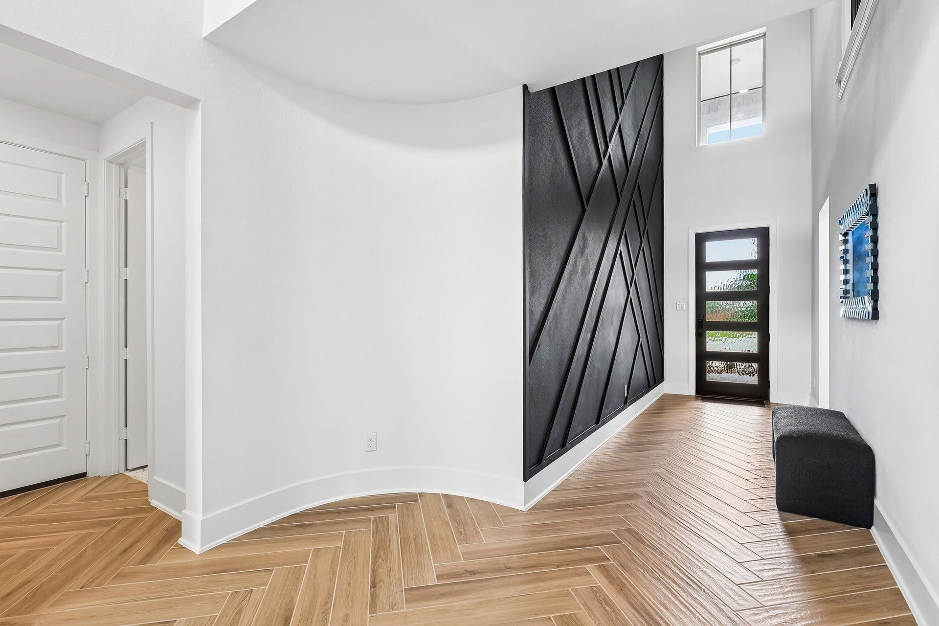 13525 Seneca Lake Drive, Texas City, TX 77568 Feature wall is sure to stun