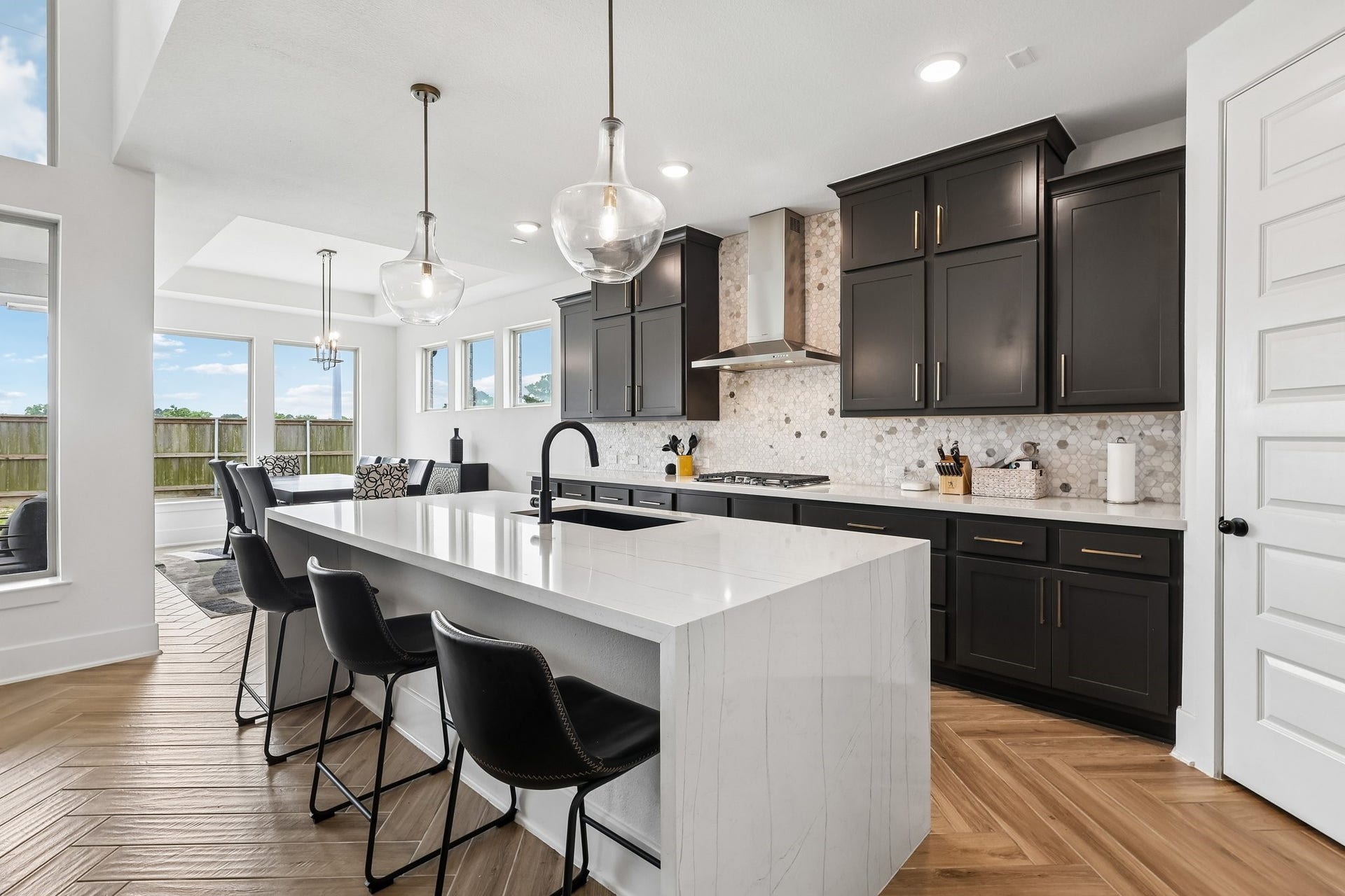 13525 Seneca Lake Drive, Texas City, TX 77568 Another kitchen view to include the dining room