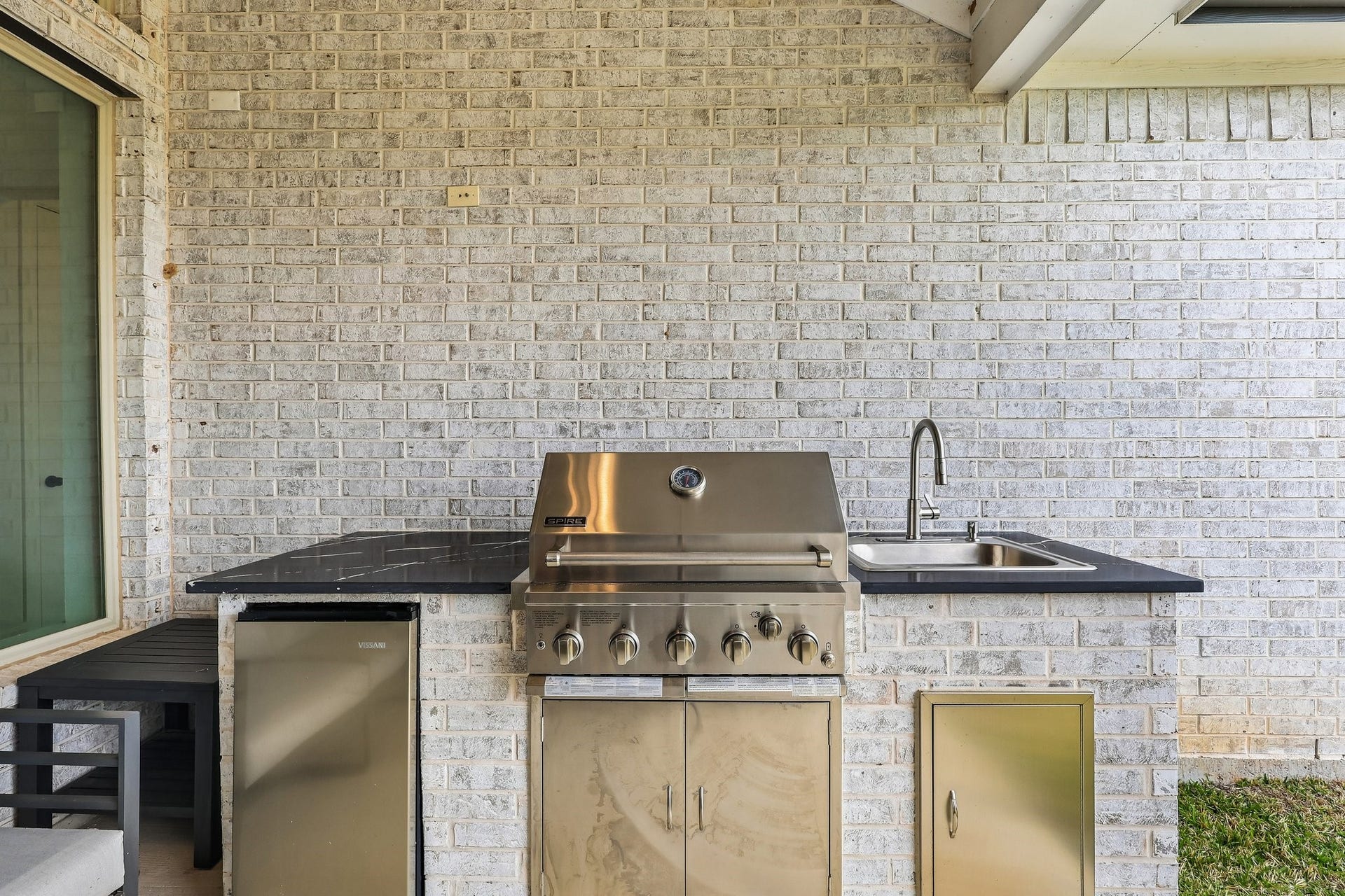 13525 Seneca Lake Drive, Texas City, TX 77568 Outdoor kitchen remain covered when not in use