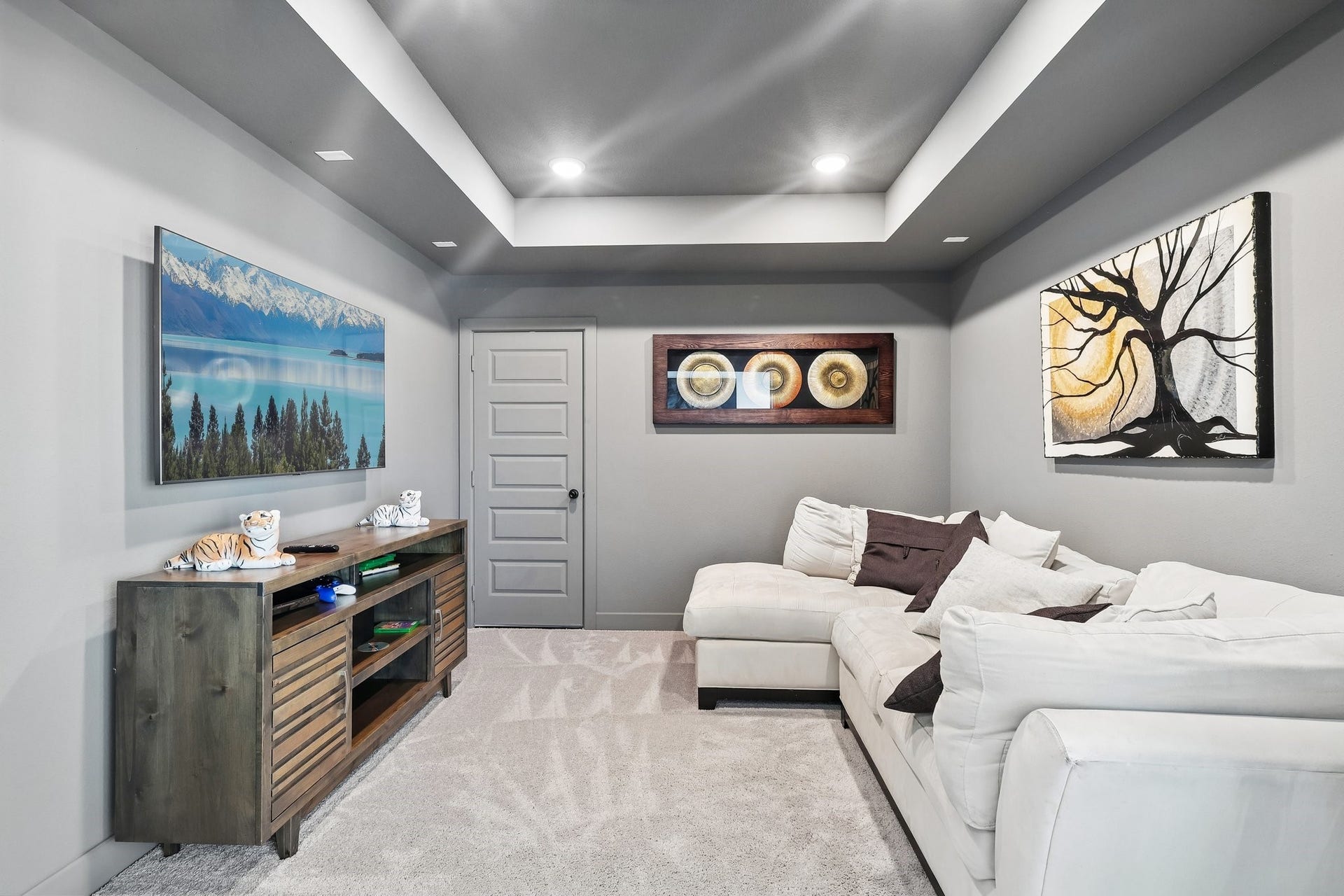 13525 Seneca Lake Drive, Texas City, TX 77568 Media room featuring a tray ceiling