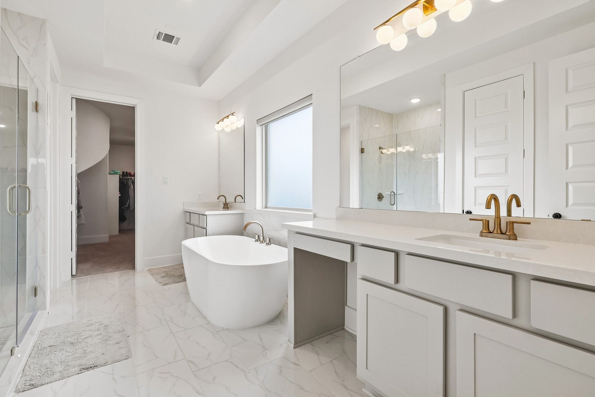 13525 Seneca Lake Drive, Texas City, TX 77568 Primary bathroom ensuite, vanity area, connects to the primary closet