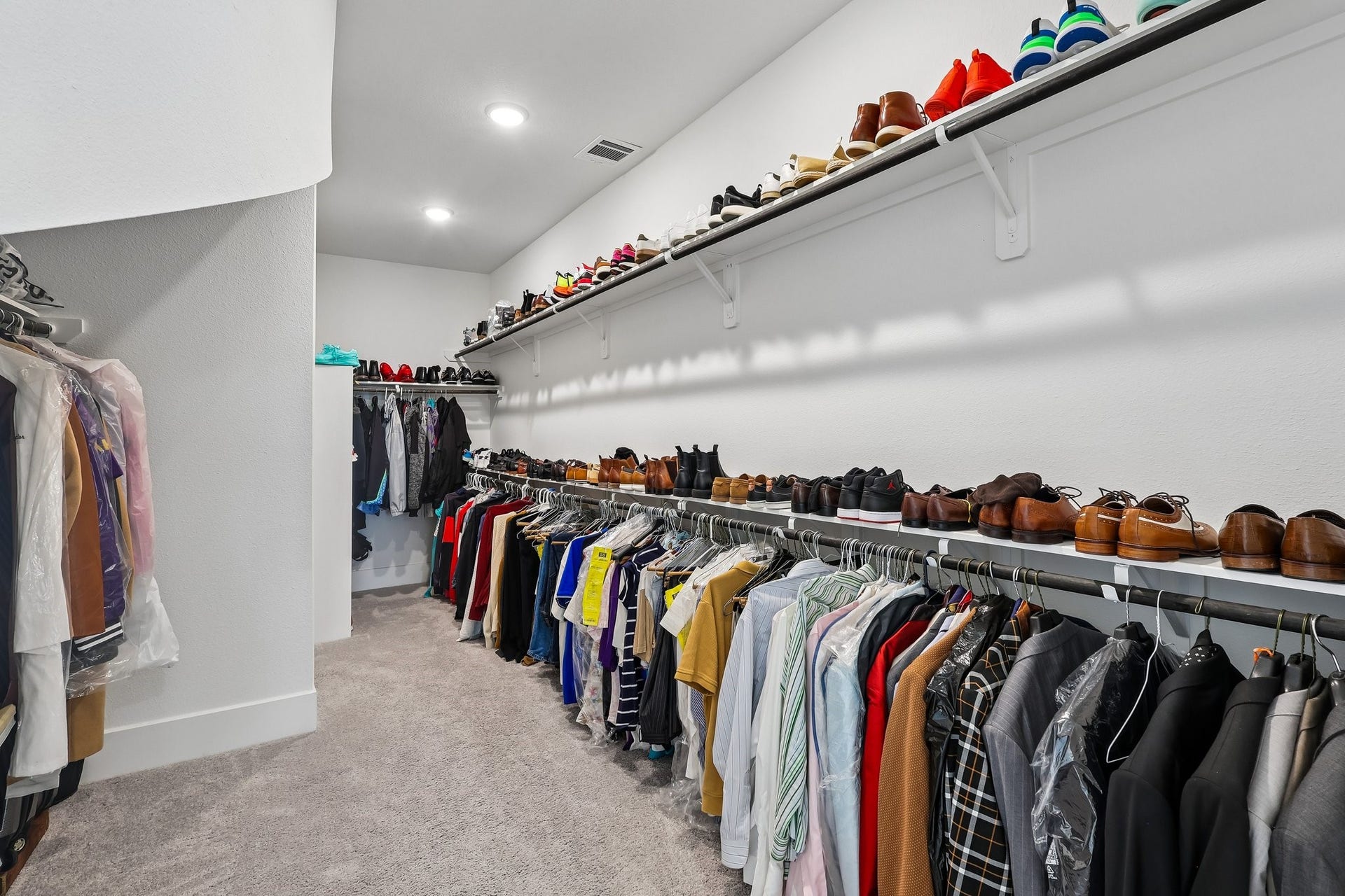 13525 Seneca Lake Drive, Texas City, TX 77568 Ample space in the primary closet