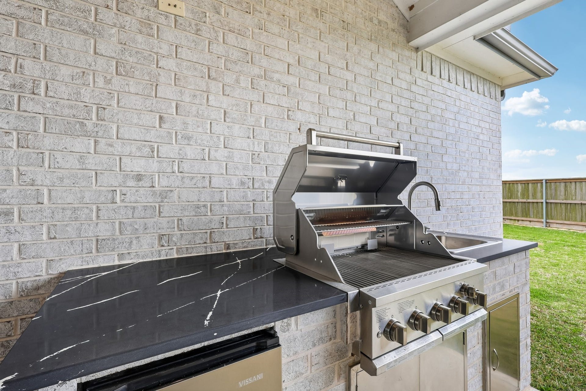13525 Seneca Lake Drive, Texas City, TX 77568 Closer look at the outdoor kitchen