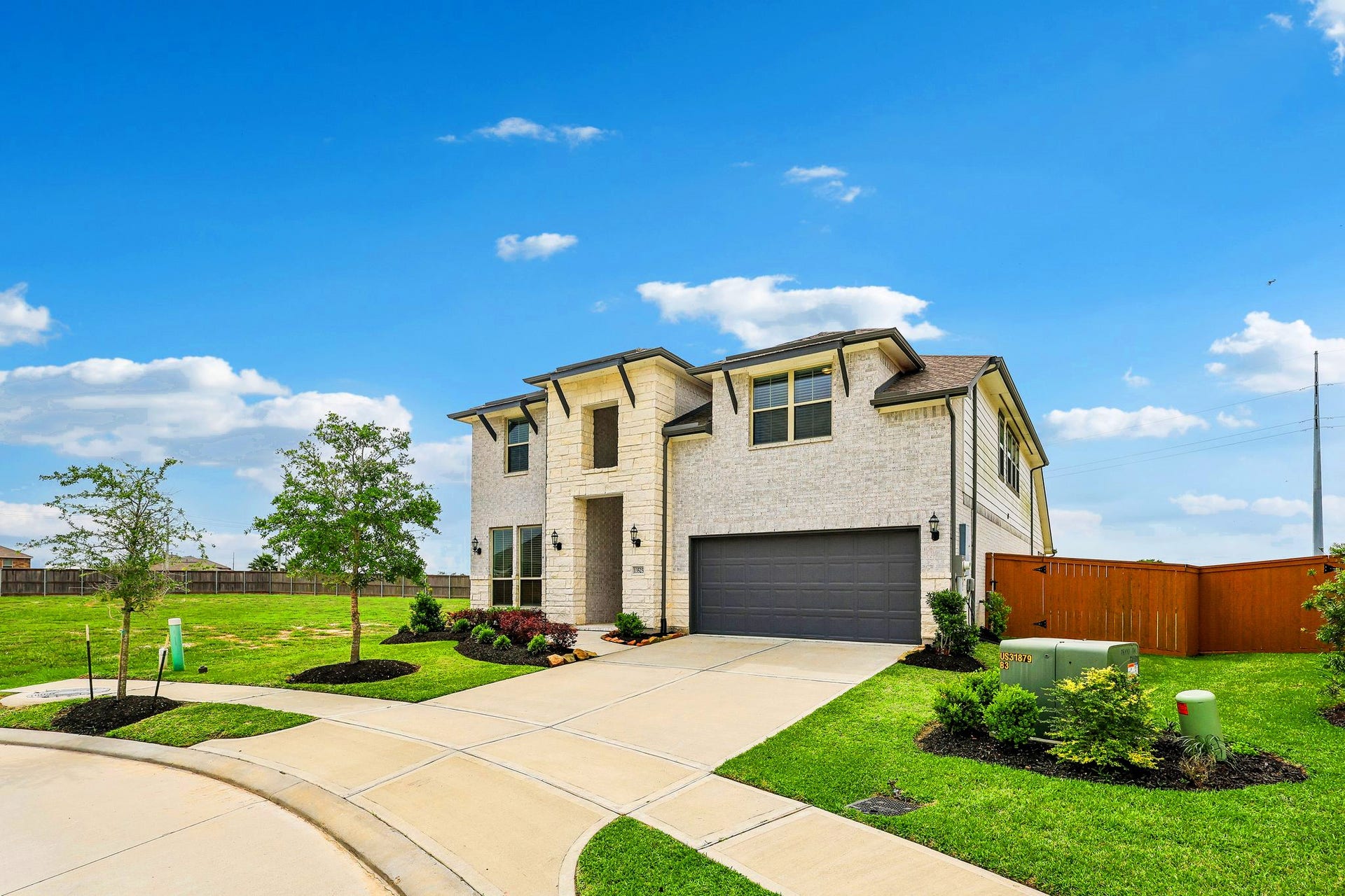 13525 Seneca Lake Drive, Texas City, TX 77568 Double wide driveway and 3 car tandem garage