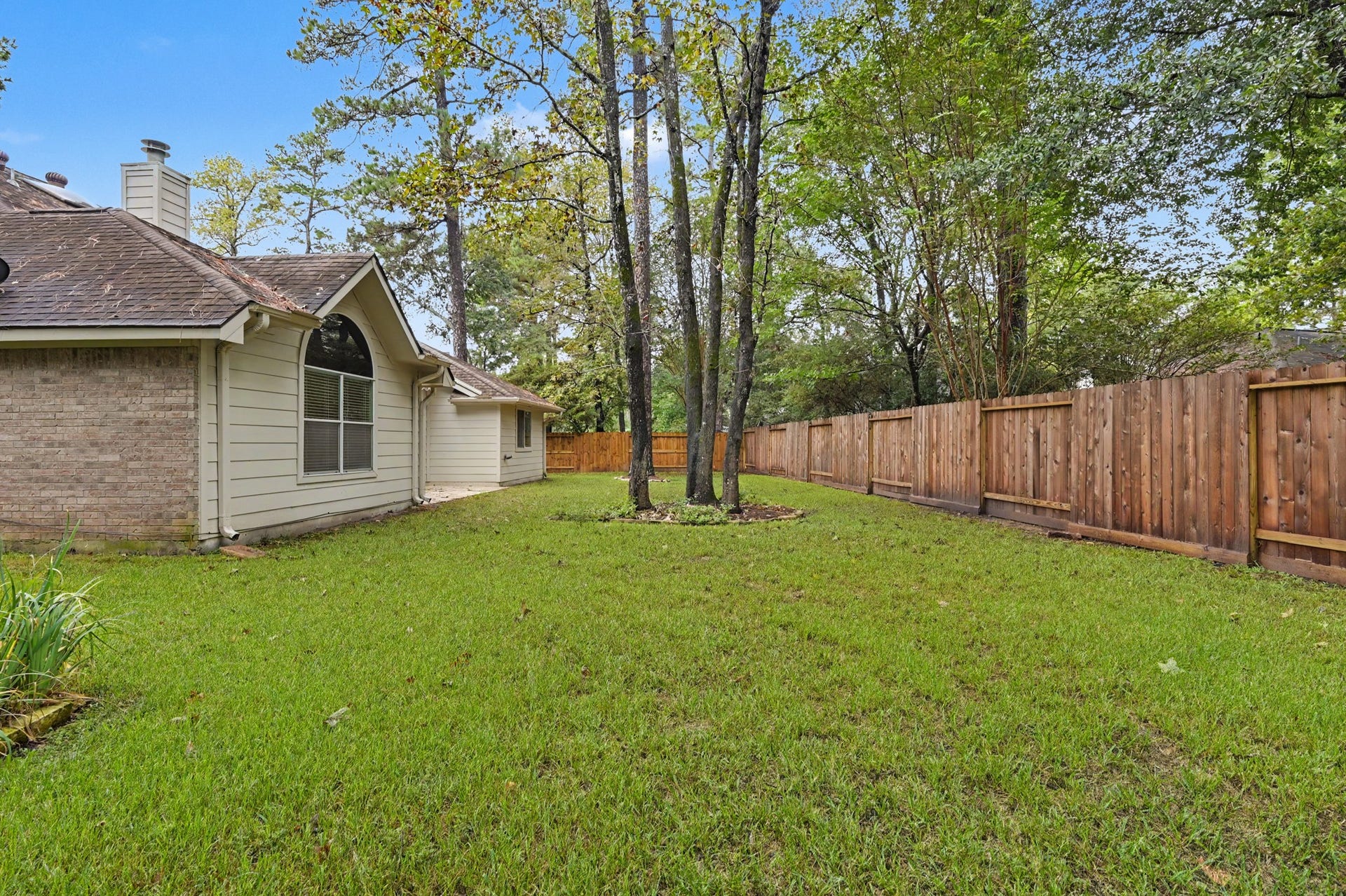 26 N Brooksedge Circle, The Woodlands, TX 77382 Alternate view of the backyard.