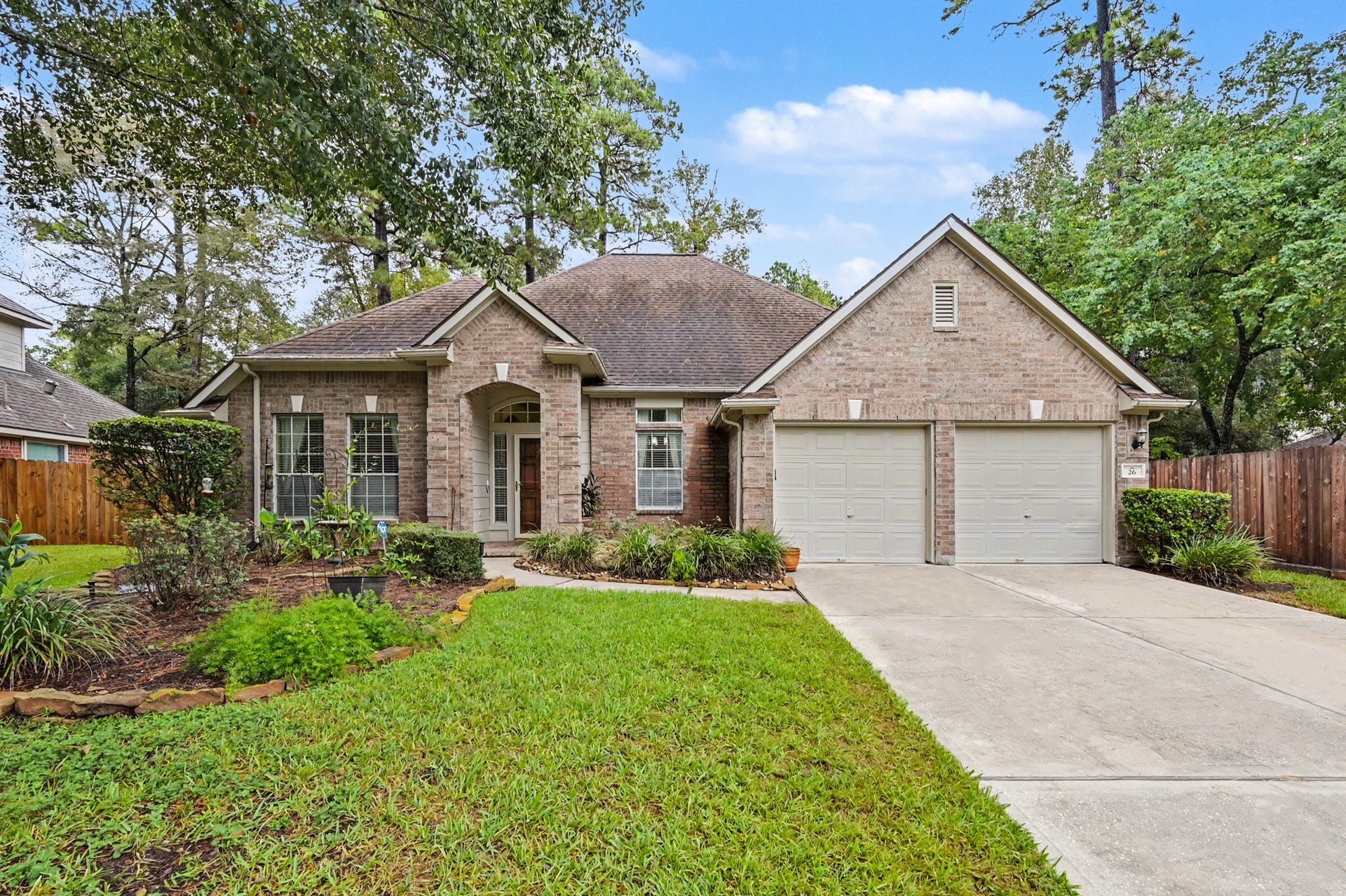 26 N Brooksedge Circle, The Woodlands, TX 77382 Single-story living with 4 bedrooms, multiple living areas, and a generous backyard.