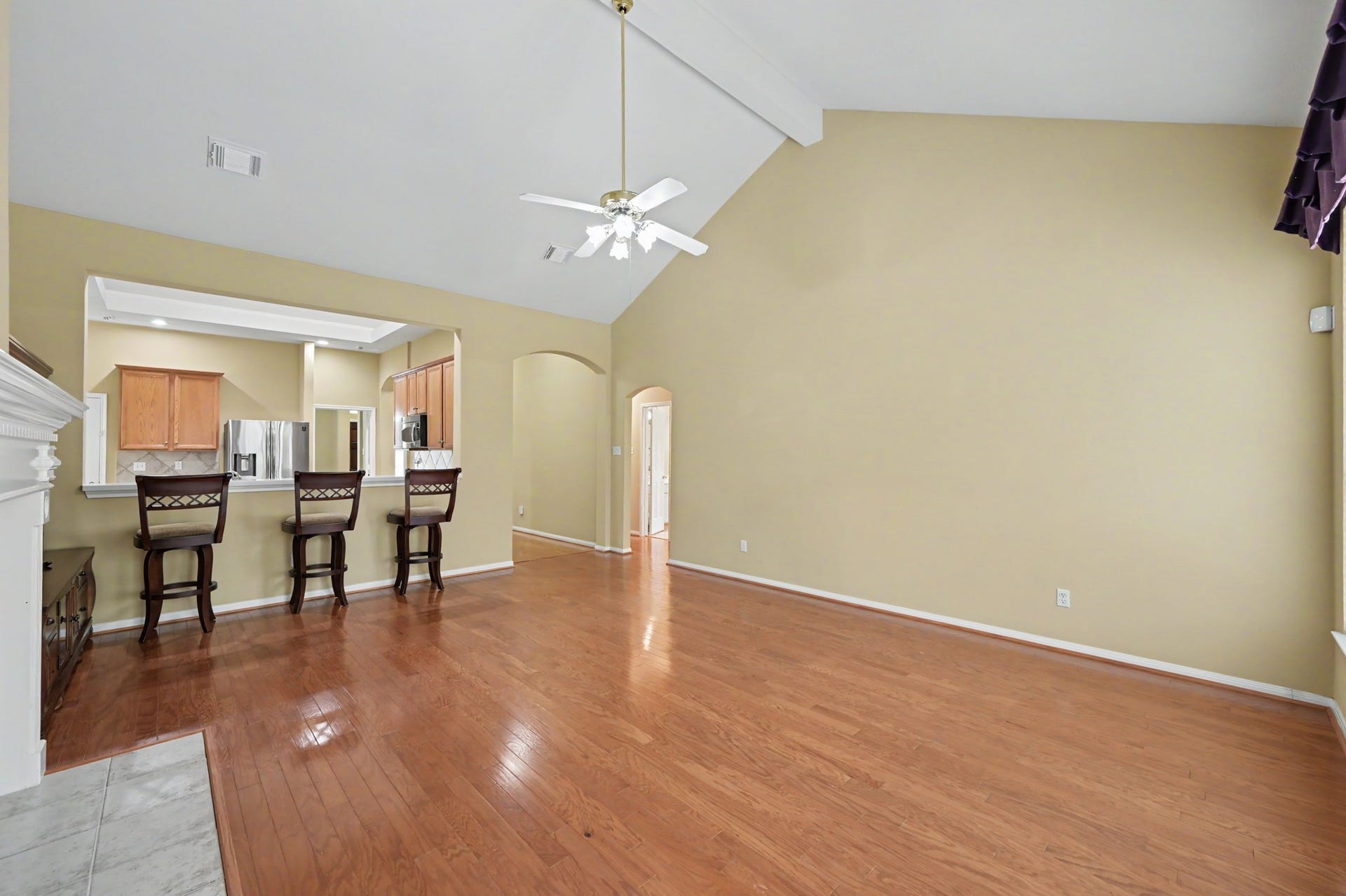 26 N Brooksedge Circle, The Woodlands, TX 77382 Alternate view of the main living space.