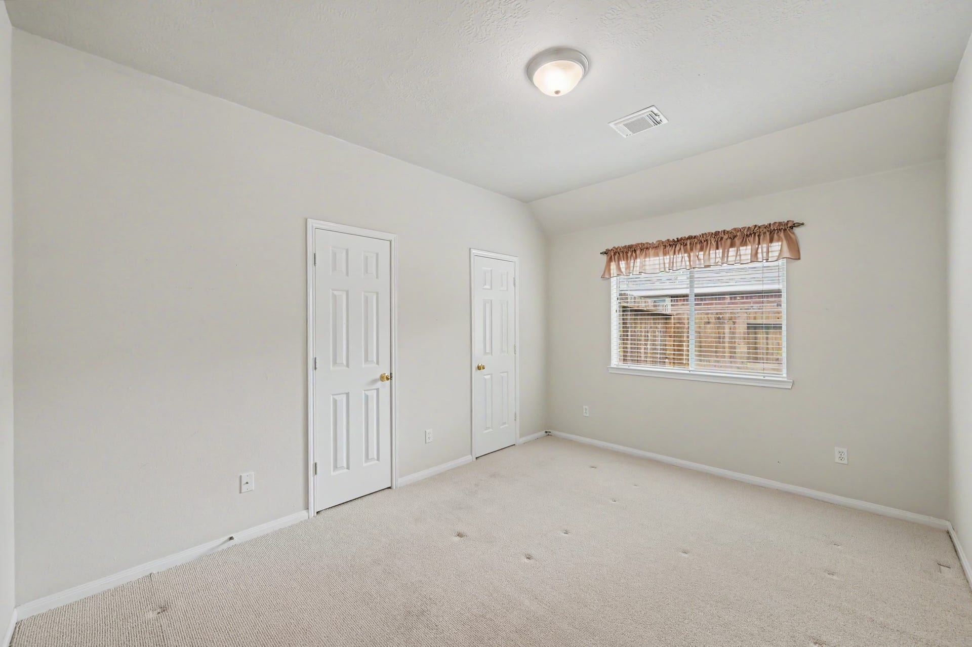 26 N Brooksedge Circle, The Woodlands, TX 77382 Alternate view of secondary bedroom #1.