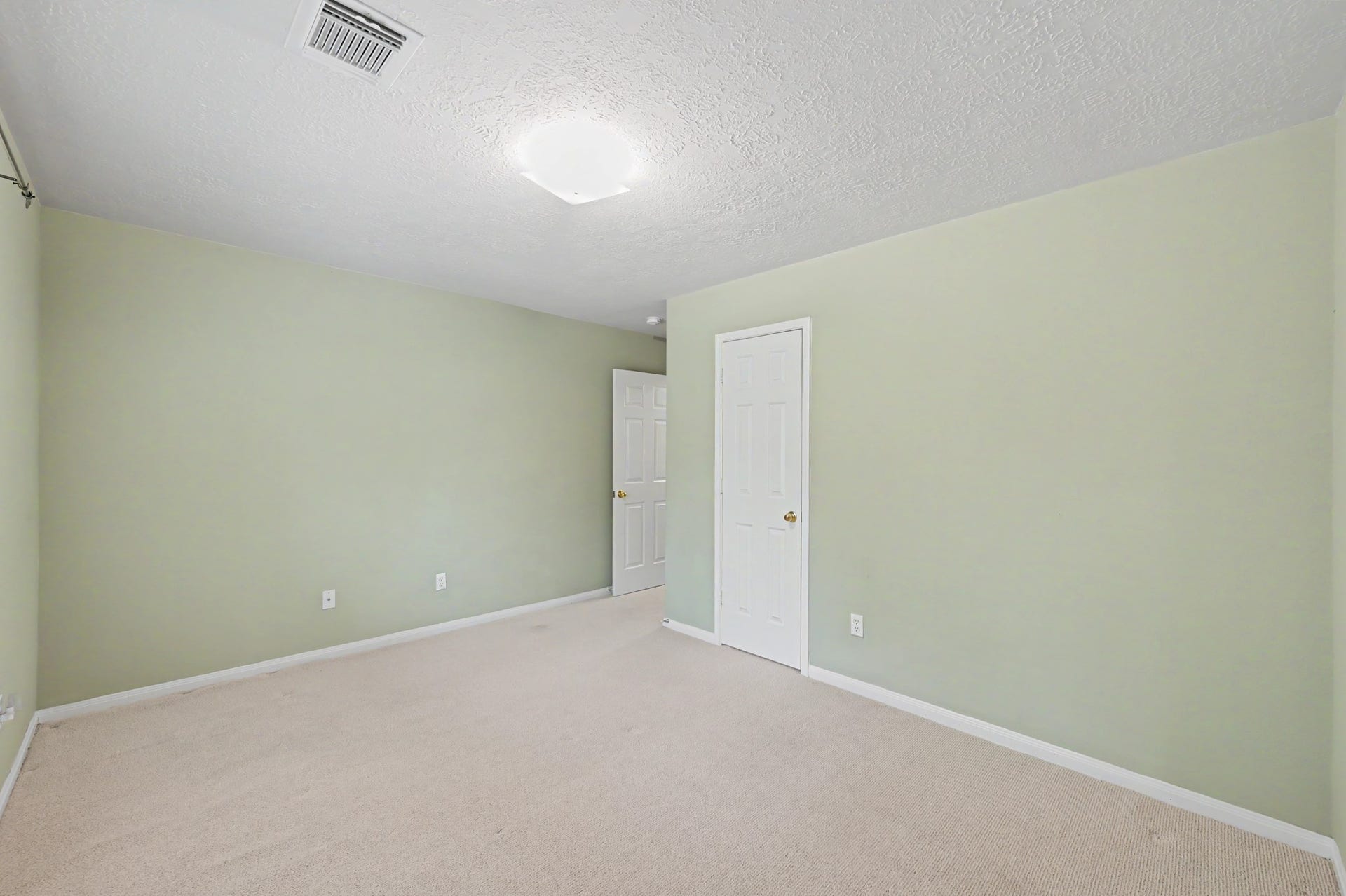 26 N Brooksedge Circle, The Woodlands, TX 77382 Alternate view of secondary bedroom #3.