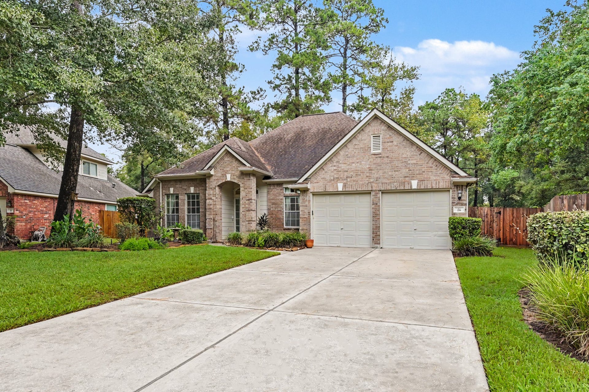 26 N Brooksedge Circle, The Woodlands, TX 77382 Welcome to 26 N Brooksedge Cir in Alden Bridge!