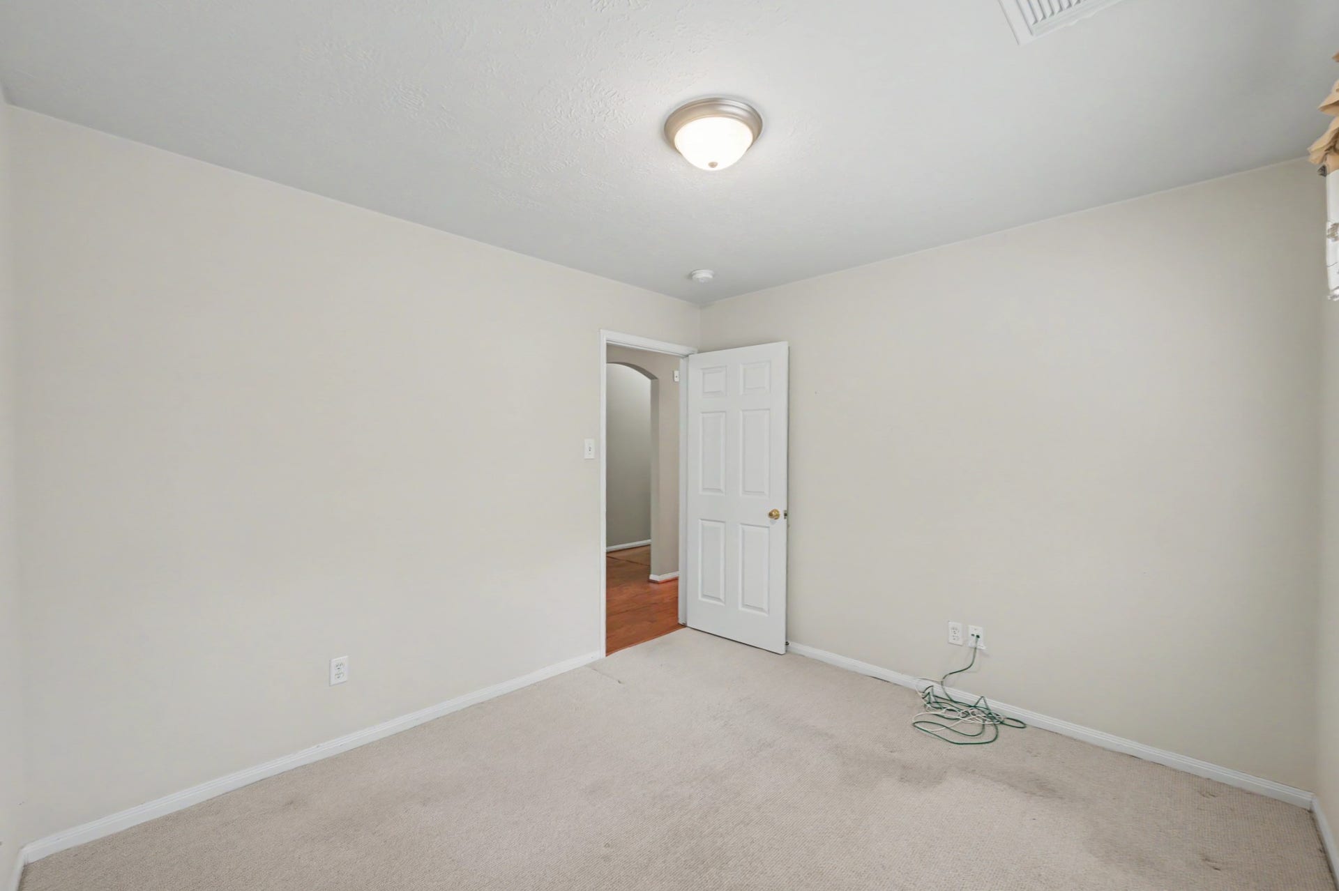 26 N Brooksedge Circle, The Woodlands, TX 77382 Alternate view of secondary bedroom #2.