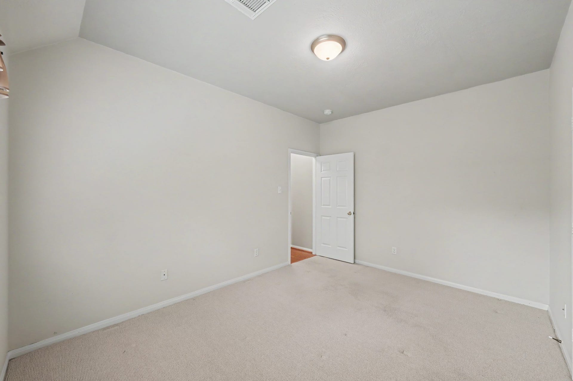 26 N Brooksedge Circle, The Woodlands, TX 77382 The first of 3 secondary bedrooms. This home features a split-bedroom layout.